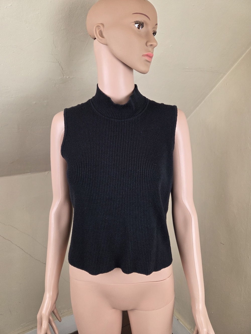 St. John Black Ribbed Knit Sleeveless Mock Neck Top Wool Blend Size M Classic